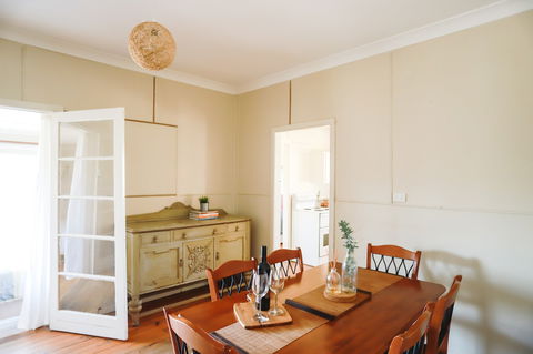 Adelong Valley Farm Stays - Moorallie Cottage - Sunshine Coast Guide 2