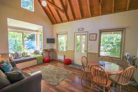 Alpine Arnica Cottages - Sunshine Coast Guide 0