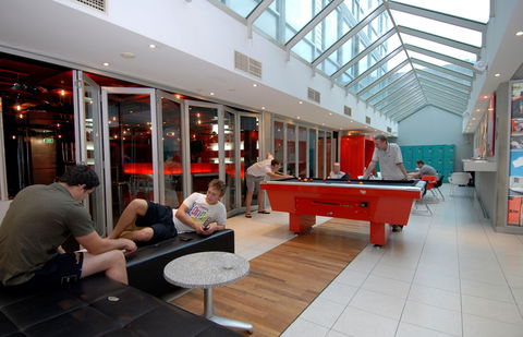 Base Backpackers St Kilda - Sunshine Coast Guide 1