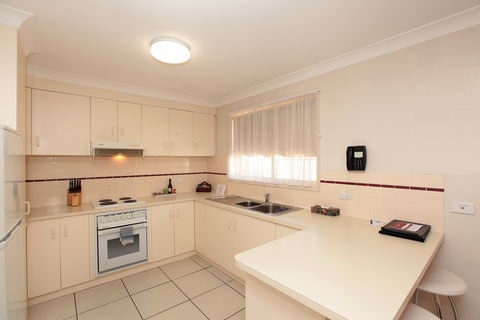 Best Western Ambassador Motor Inn And Apartments - Sunshine Coast Guide 2