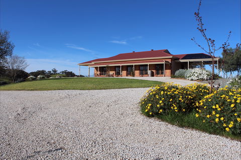 Clare View Accommodation - Clare View House - Sunshine Coast Guide 0