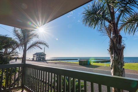 Edithburgh Caravan Park - Sunshine Coast Guide 0