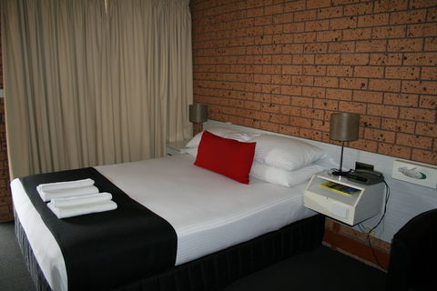 Golden Harvest Motor Inn Moree - Sunshine Coast Guide 2