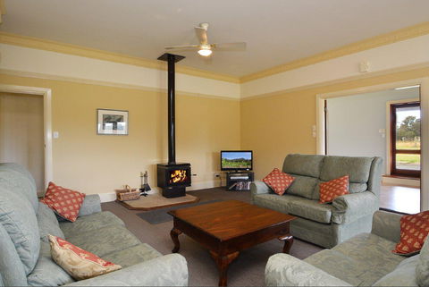 Grasmere Estate Homestead - Sunshine Coast Guide 0