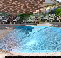 Highway Inn Motel - Sunshine Coast Guide
