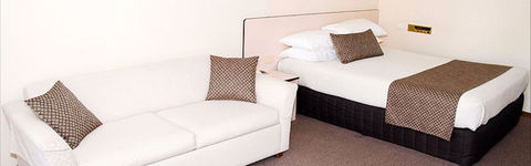 Highway Inn Motel - Sunshine Coast Guide 1