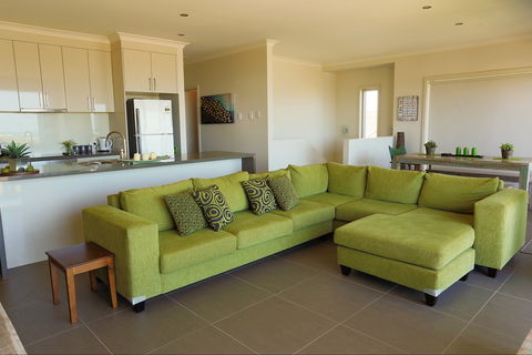 Horizons Part Of Blue Fin Holiday Homes - Sunshine Coast Guide 0