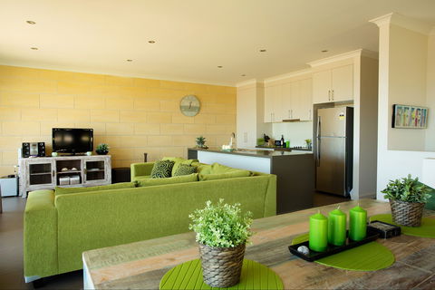 Horizons Part Of Blue Fin Holiday Homes - Sunshine Coast Guide 2