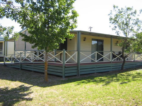 Kismet Riverside Lodge - Sunshine Coast Guide 1
