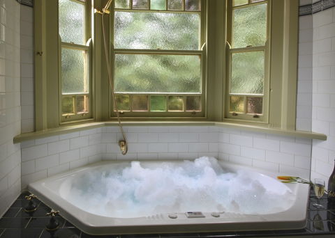 Moments Mountain Retreat - Sunshine Coast Guide 1