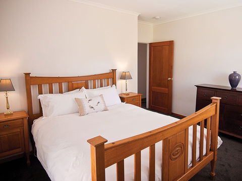 Parnella Kettering Accommodation - Sunshine Coast Guide 2