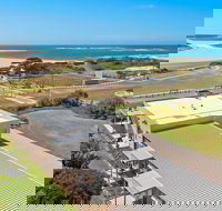Peterborough House  Motel - Sunshine Coast Guide