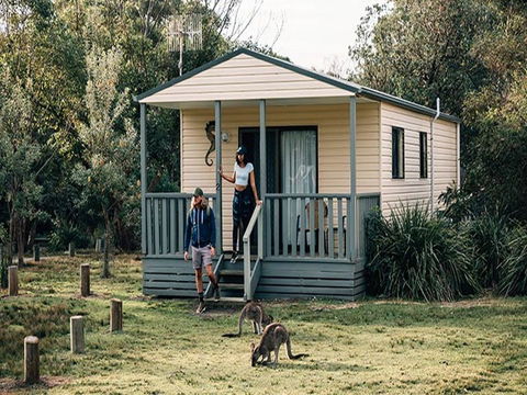 Pretty Beach Cabins - Sunshine Coast Guide 0