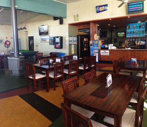 Rod N Reel Hotel Woodburn - Sunshine Coast Guide 2