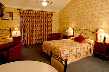 Karri Forest Motel & Restaurant - Sunshine Coast Guide 3