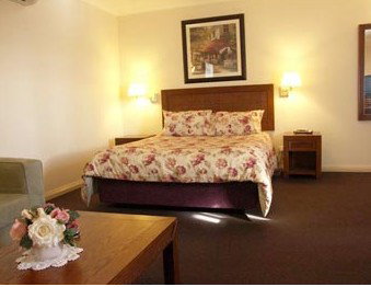 Armidale Pines Motel - Sunshine Coast Guide 0