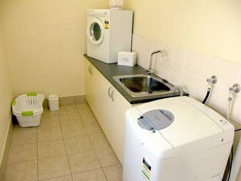 Armidale Pines Motel - Sunshine Coast Guide 2