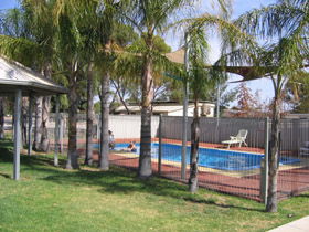 Merredin Caravan Park & Av-A-Rest Village - Sunshine Coast Guide 0
