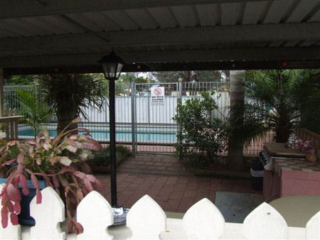 Avalon Holiday Units - Sunshine Coast Guide 1