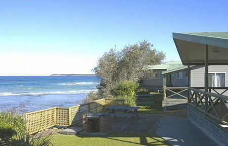 Berrara Beach Holiday Chalets - Sunshine Coast Guide 0