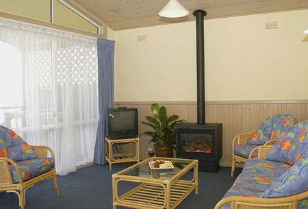 Berrara Beach Holiday Chalets - Sunshine Coast Guide 1