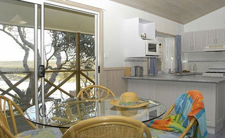 Berrara Beach Holiday Chalets - Sunshine Coast Guide 4