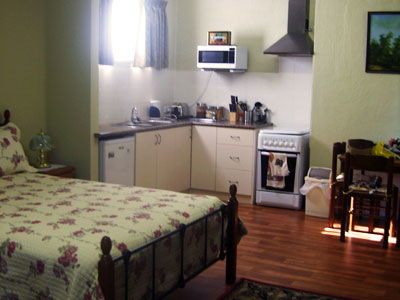 Armadale Cottage Bed And Breakfast - Sunshine Coast Guide 2