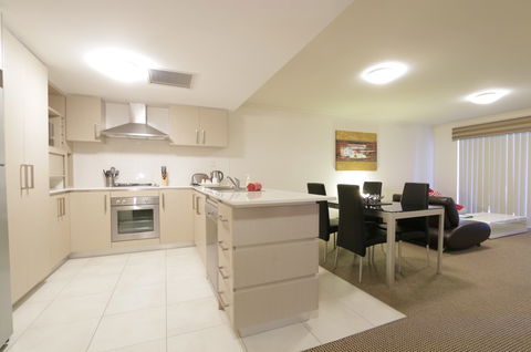 Antonas Verandah Apartments - Sunshine Coast Guide 1
