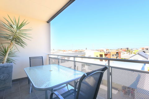 Antonas Verandah Apartments - Sunshine Coast Guide 2