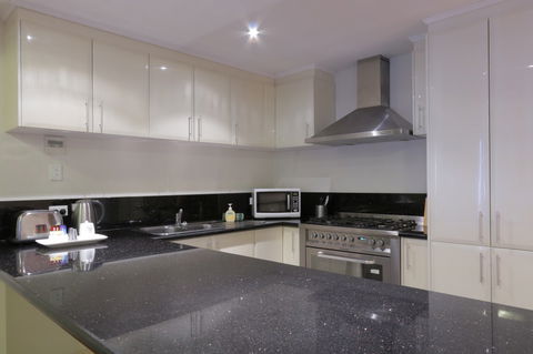 Antonas Verandah Apartments - Sunshine Coast Guide 4
