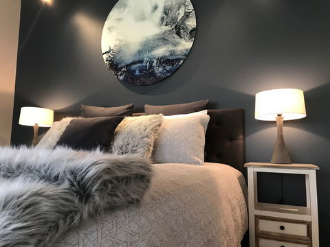 Adelaide Hills Retreats - The Nest - Sunshine Coast Guide 1