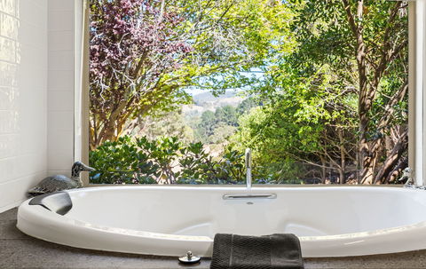 Adelaide Hills Retreats - The Nest - Sunshine Coast Guide 2