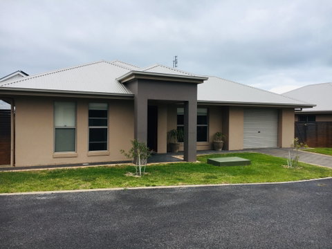 Adore 6 Villa - Sunshine Coast Guide 0