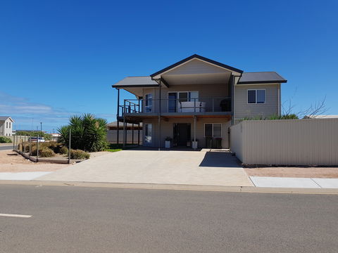 Agape Holiday Home - Sunshine Coast Guide 0