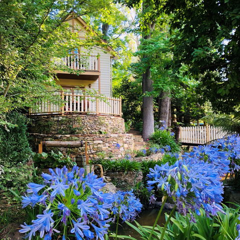 Aldgate Creek Cottage Bed & Breakfast - Sunshine Coast Guide 0