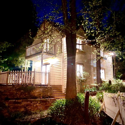 Aldgate Creek Cottage Bed & Breakfast - Sunshine Coast Guide 1