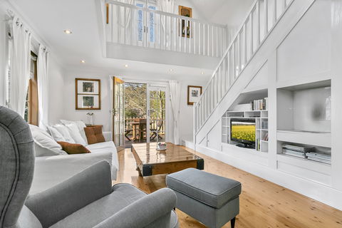 Aldgate Creek Cottage Bed & Breakfast - Sunshine Coast Guide 2