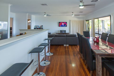 Amazing Views - Sunshine Coast Guide 1