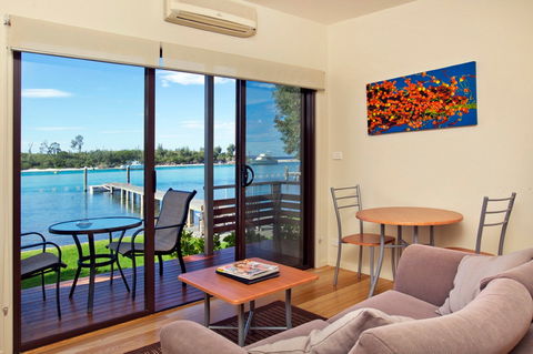 Anglesea Lodge - Sunshine Coast Guide 0