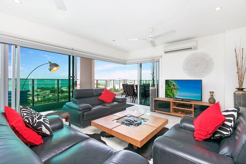 Beachlife Sands 3 Bedroom Harbour View Apartment - Sunshine Coast Guide 1