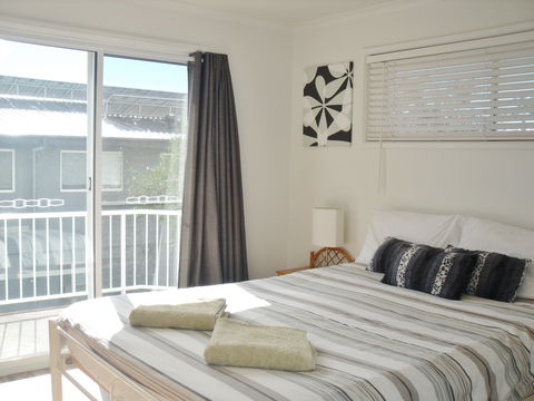 Beachcomber Apartments - Sunshine Coast Guide 1
