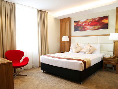 Best Western Plus Hotel Diana - Sunshine Coast Guide 1
