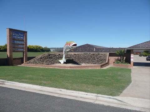 Big Trout Motor Inn - Sunshine Coast Guide 0