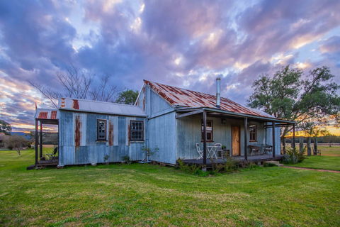 Blaxland's Cottage - Sunshine Coast Guide 0