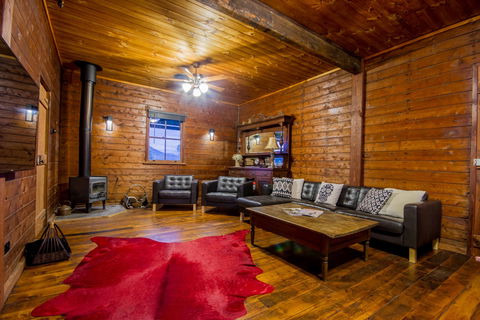 Blaxland's Cottage - Sunshine Coast Guide 1