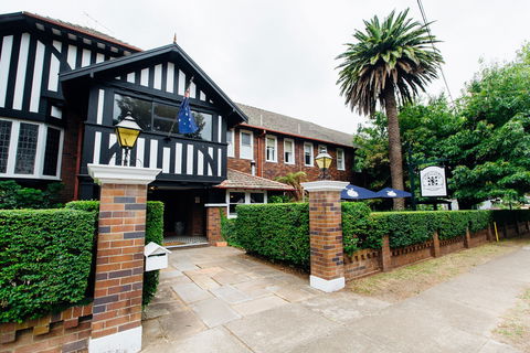 Bundanoon Hotel - Sunshine Coast Guide 1