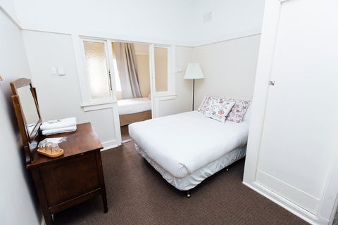 Bundanoon Hotel - Sunshine Coast Guide 2