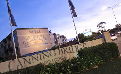 Canning Bridge Auto Lodge - Sunshine Coast Guide 0