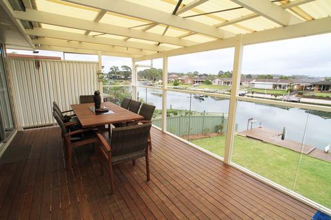 Cockatoo House - Sunshine Coast Guide 0