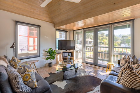 Dlux + Escape @ Lorne - Sunshine Coast Guide 0